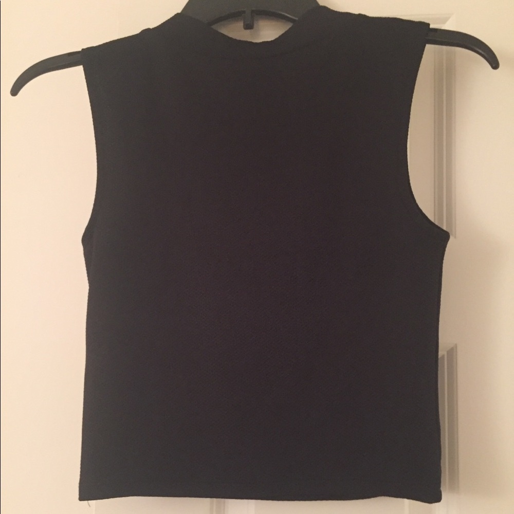Black H&M sleeveless crop top